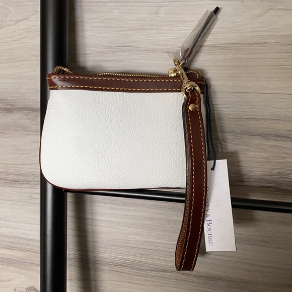 NWT-Dooney&Bourke Belvedere Pebble Wristlet, White - Picture 3 of 8